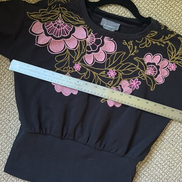 Anthropologie Floral Embroidered Sweatshirt Top Black Pink Flowers XS - Picture 11 of 12